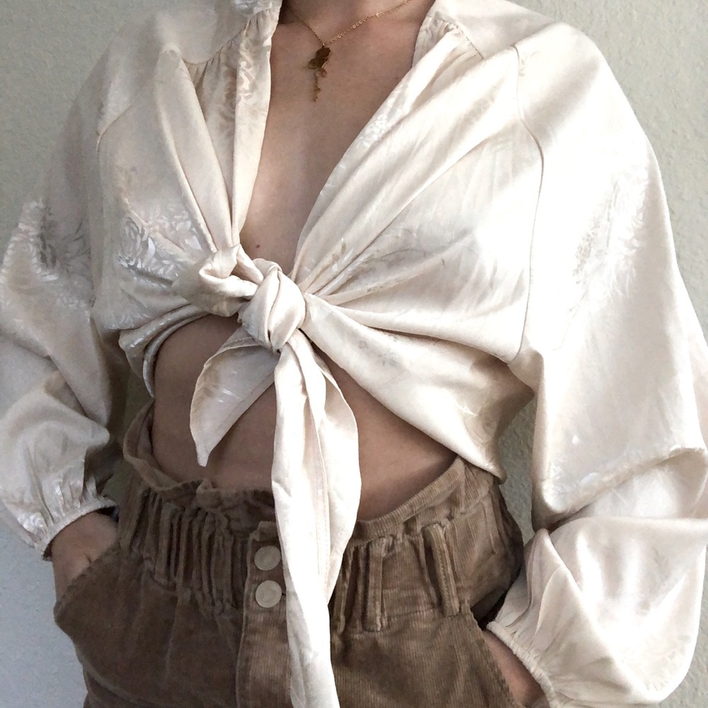 Gorgeous silk tie-top with flower details.